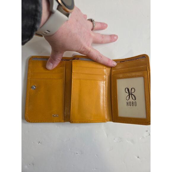 HOBO International Trifold Wallet Patina Leather WARM AMBER/yellow - Picture 3 of 7